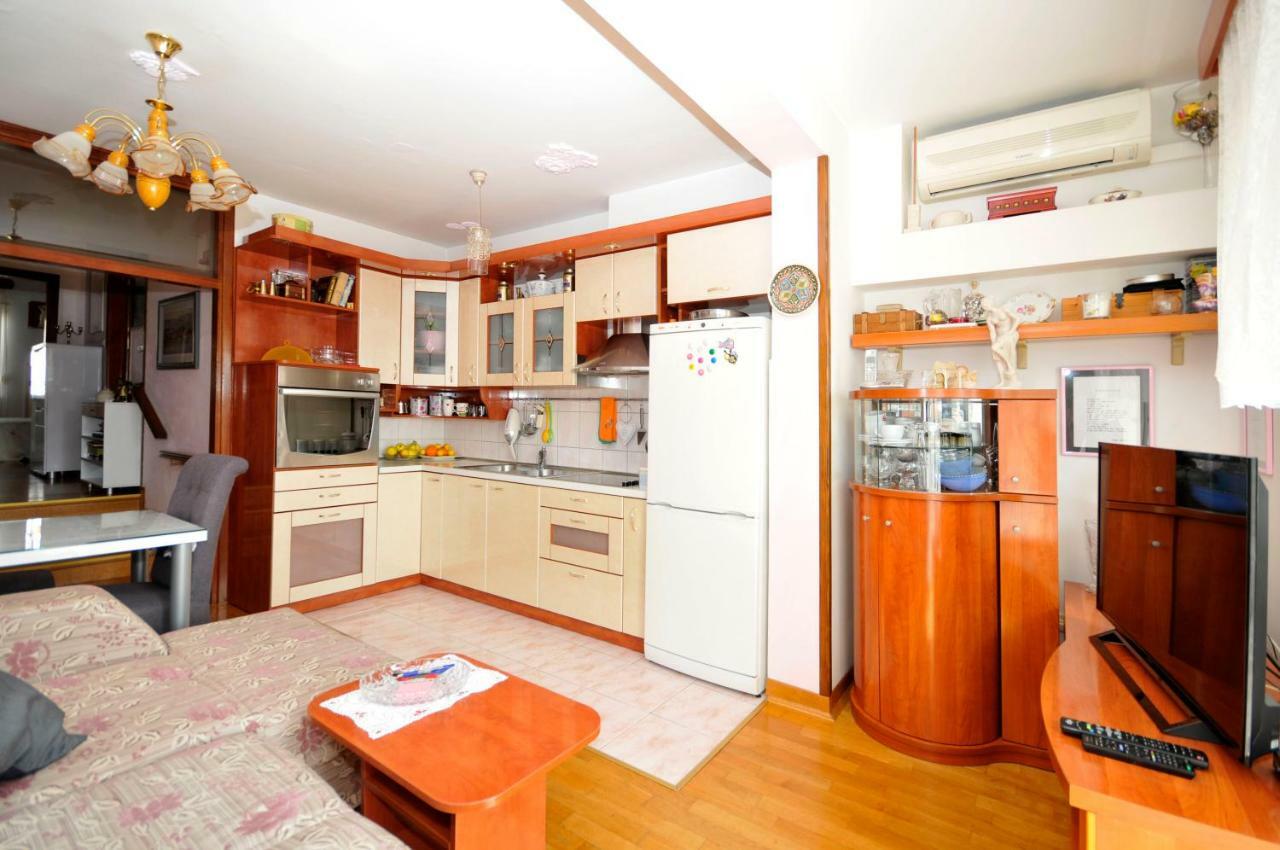 Apartament Poetry *